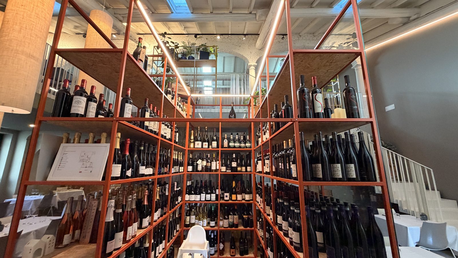 Cantina vini a vista